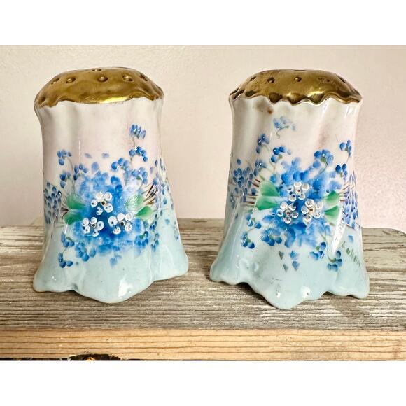 Scalloped Antique Hand Painted Salt and Pepper Shakers with Gold Tops - Picture 5 of 8